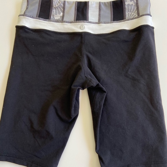 Lululemon Reverse Groove Shorts - Picture 7 of 7